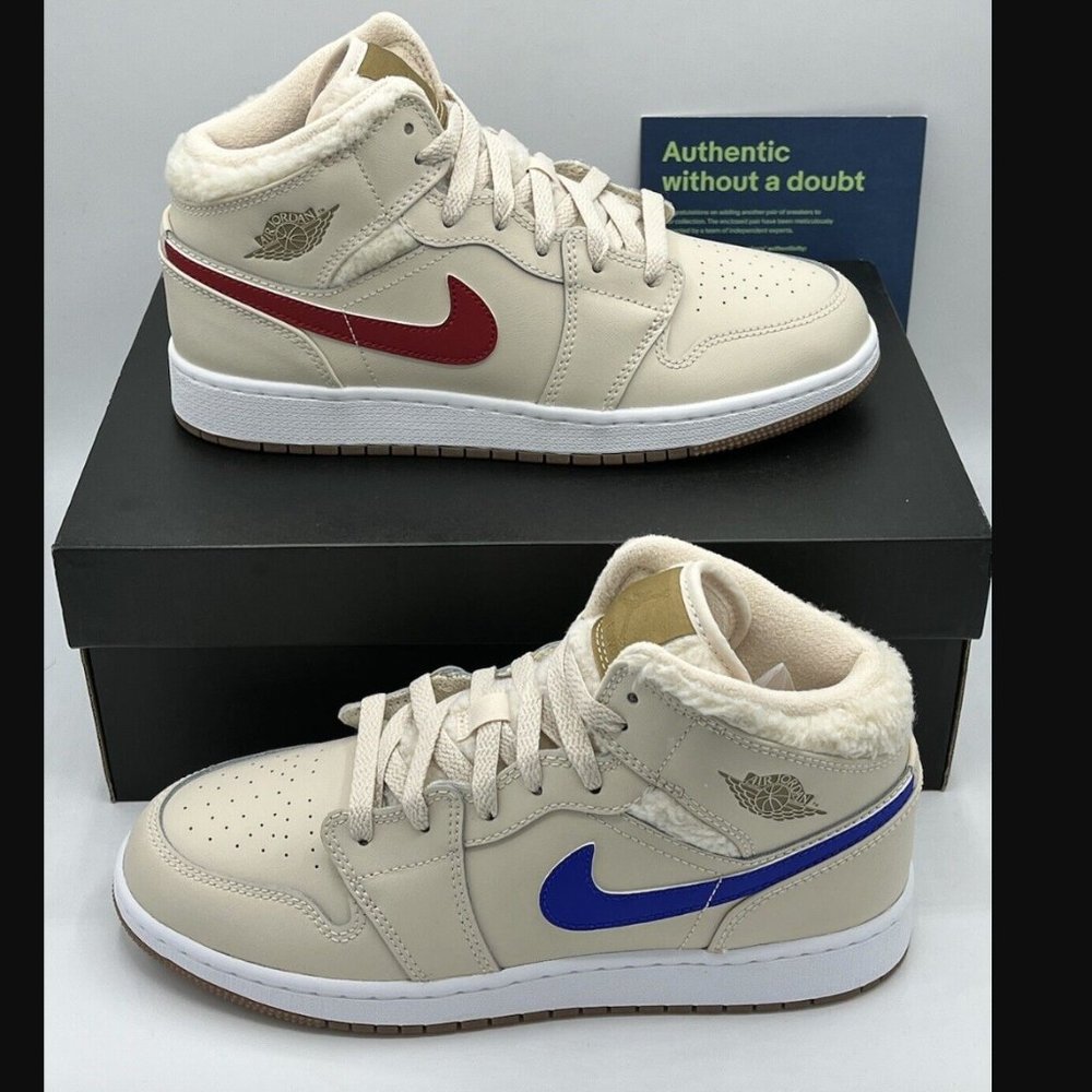 Air Jordan 1 Mid Fleece Utility Size 5.5Y Women 7 DO2207-264 NEW WITH BOX